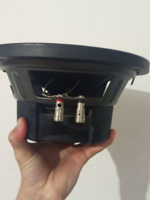 Vând subwoofer focal 600w