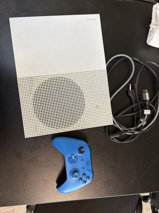 Продавам Xbox One S 1TB