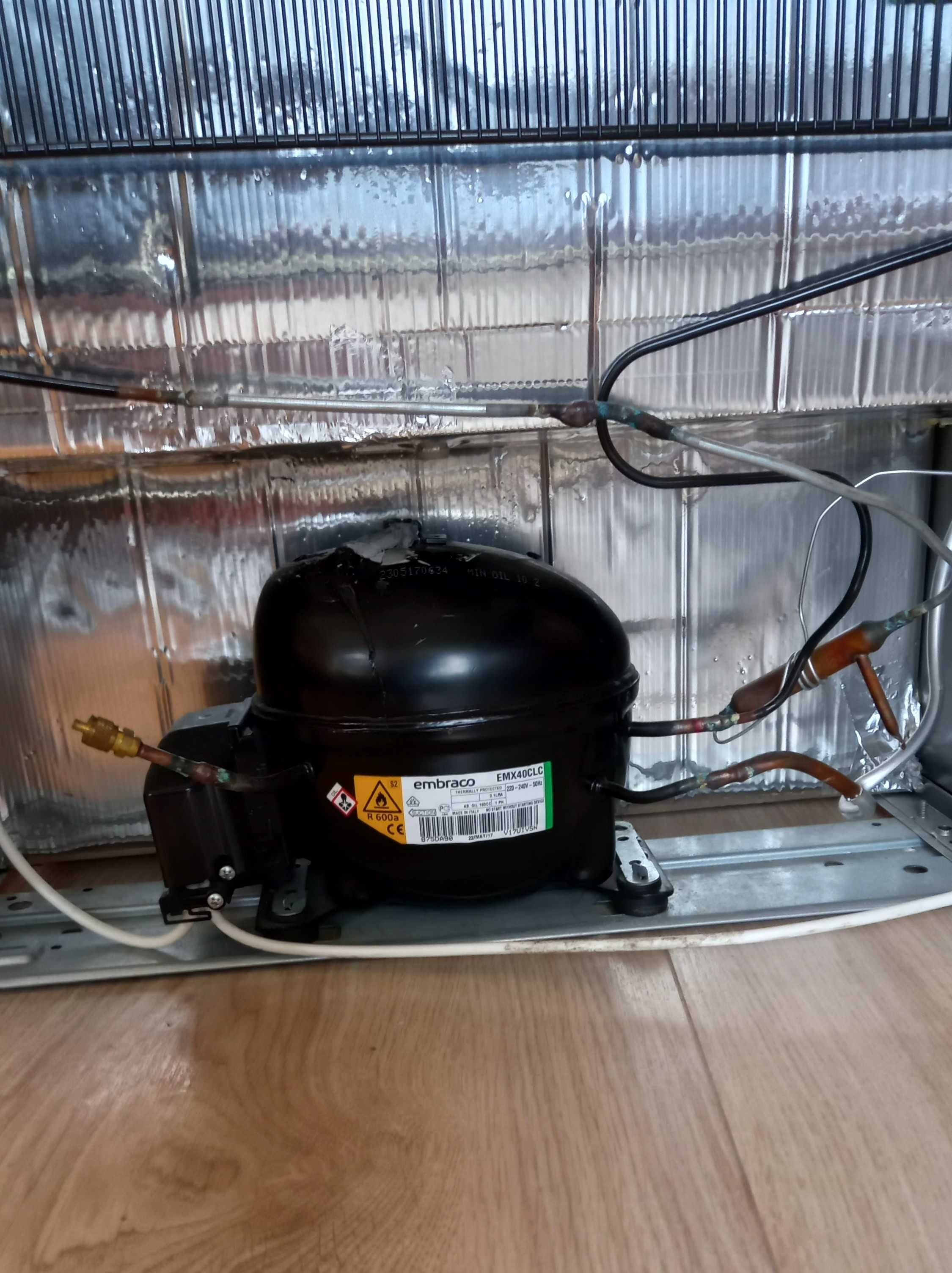 Хладилник Electrolux с горна камера
