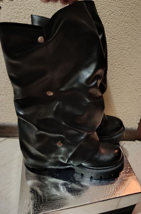 Ботуши със сваляща горна част!