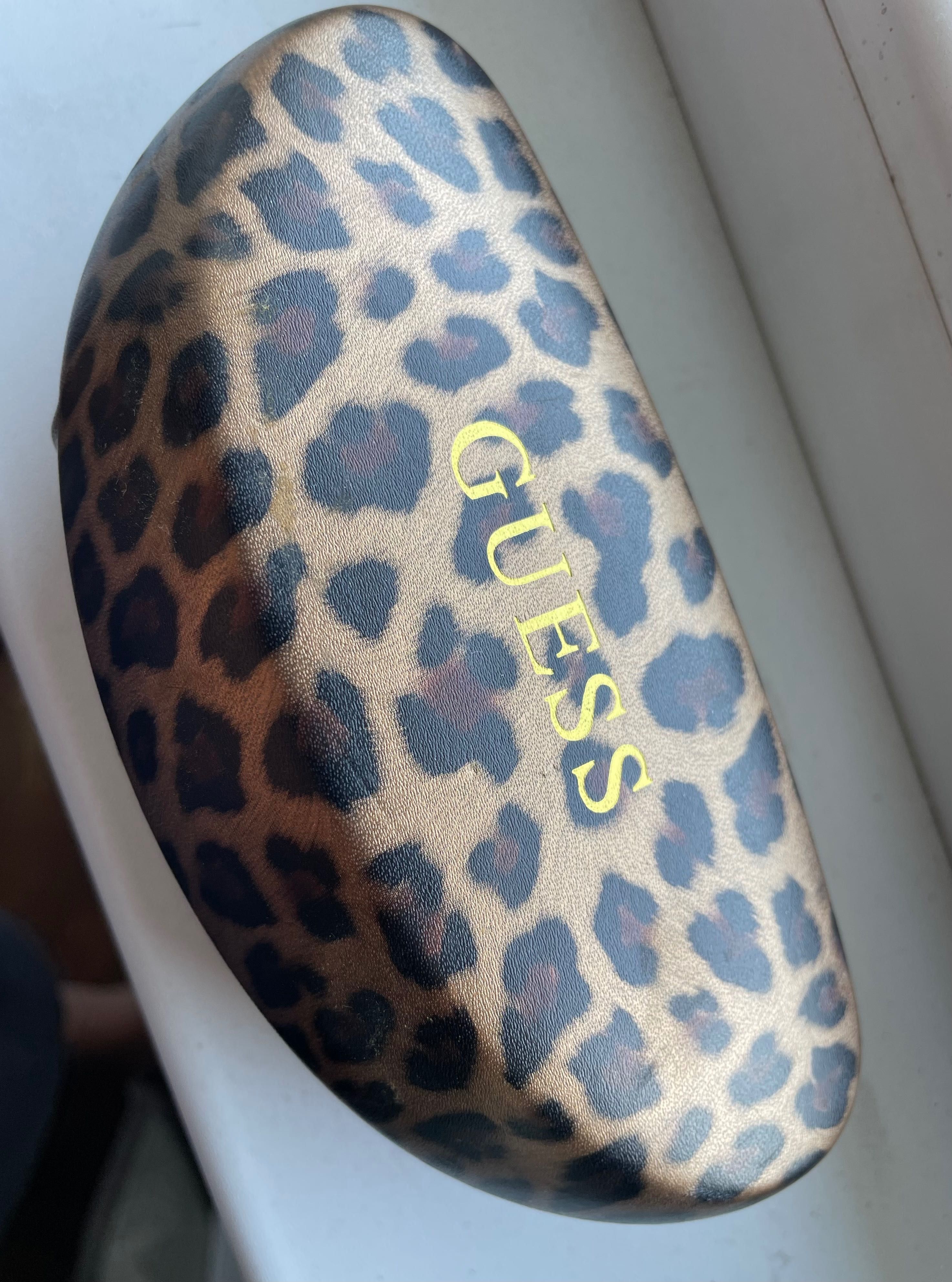 Guess - дамски слънчеви очила