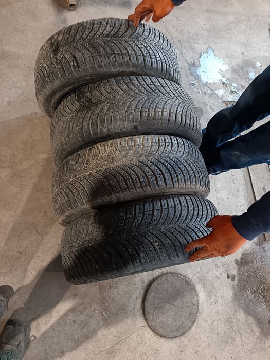 Vând jante cu tot cu cauciucuri sau separat