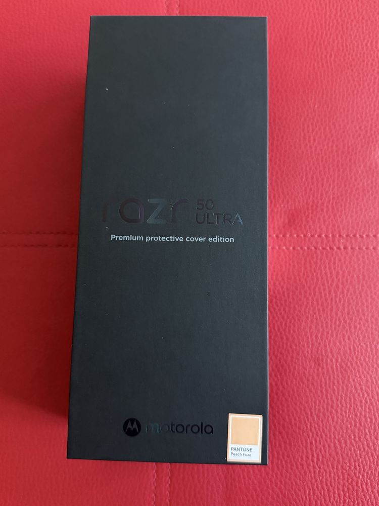 Продавам Motorola razr 50 ultra 512 GB, цвят Peach Fuzz, Like New