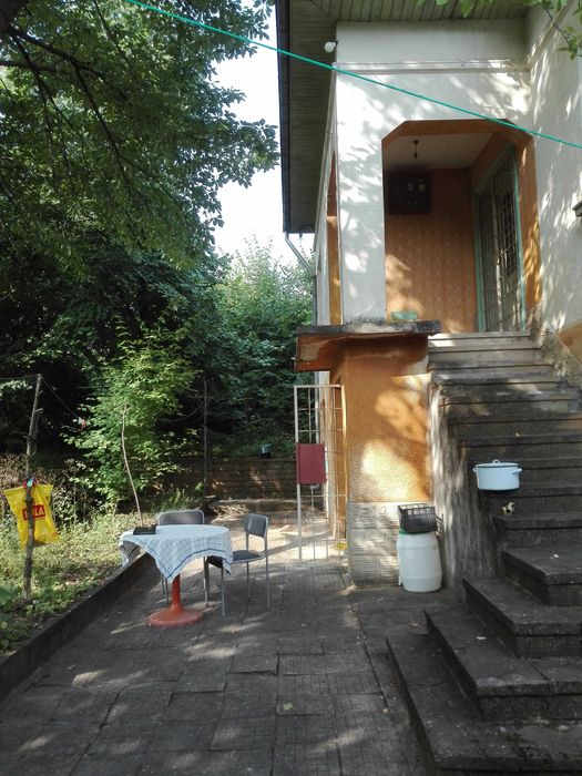 Къща с голям двор