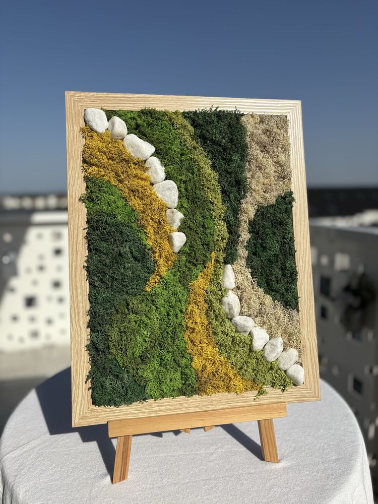 Tablouri handmade din licheni stabilizați, lemn natural și pietre