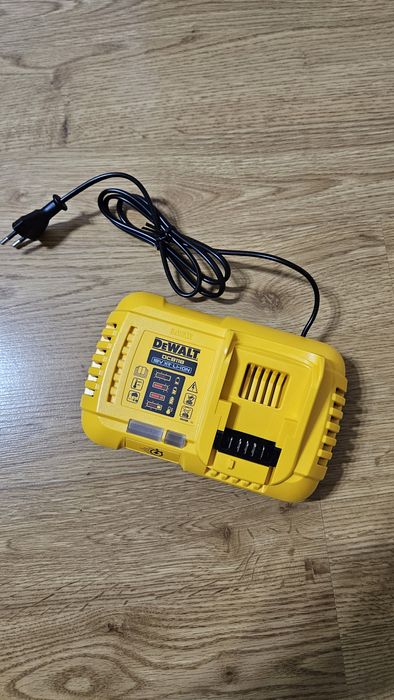 Dewalt Incarcator rapid profesional - 8Ah 18v 54v - XR FlexVolt