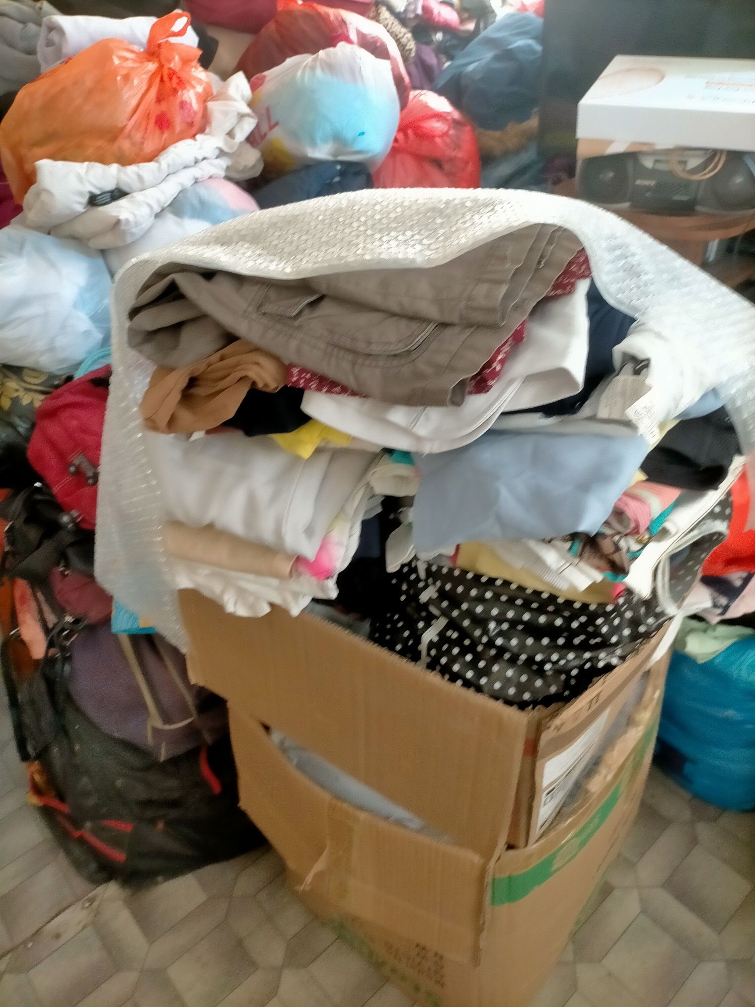 Продам вещи женские и на девочку Срочно Дешего!!!