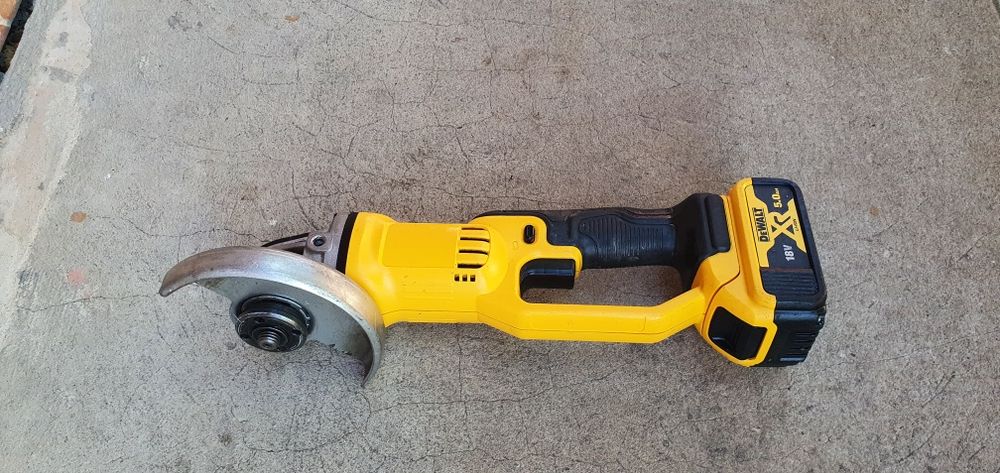 Flex dewalt pe baterii .