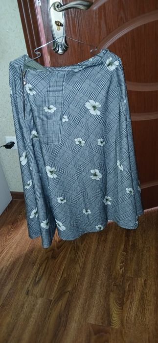 Продам тёплые юбку для женщины и девушки