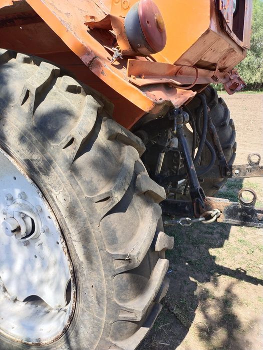 Vând tractor U650 sau schimb cu ceva mai mic