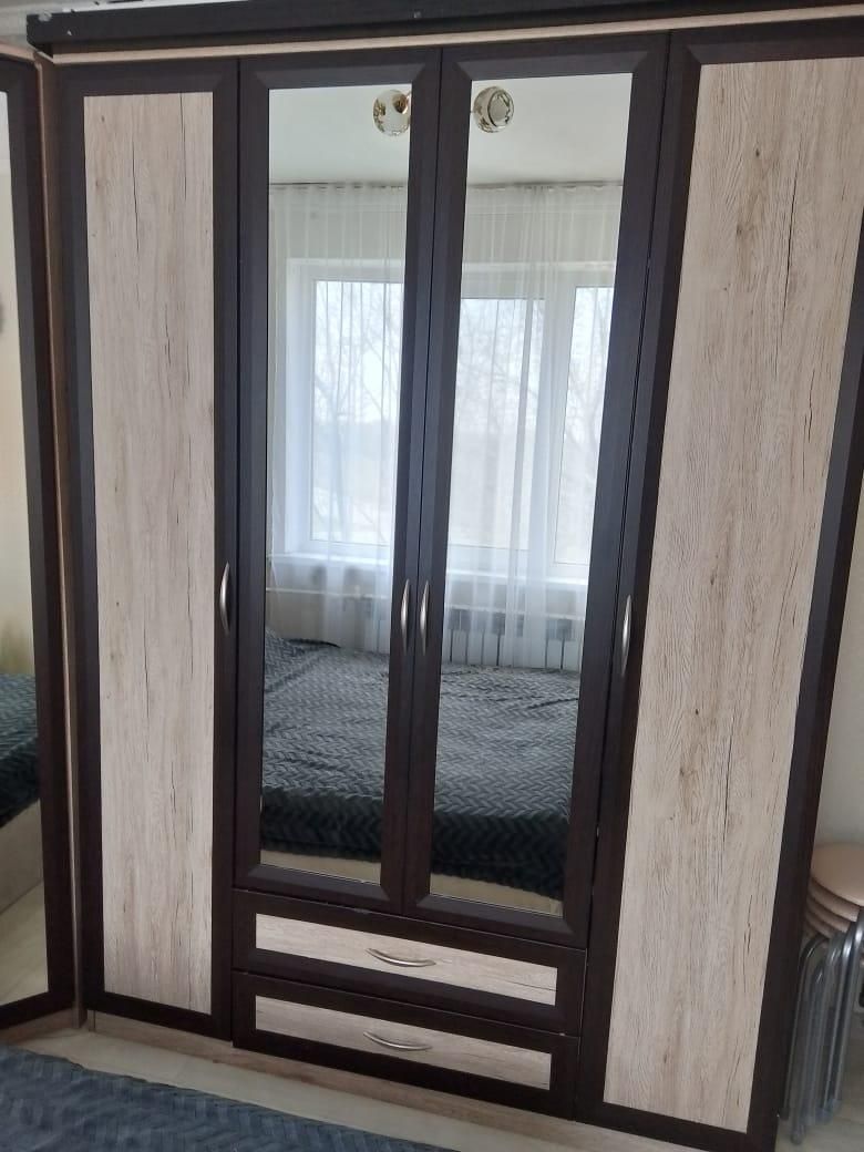 Продается спальный шкаф