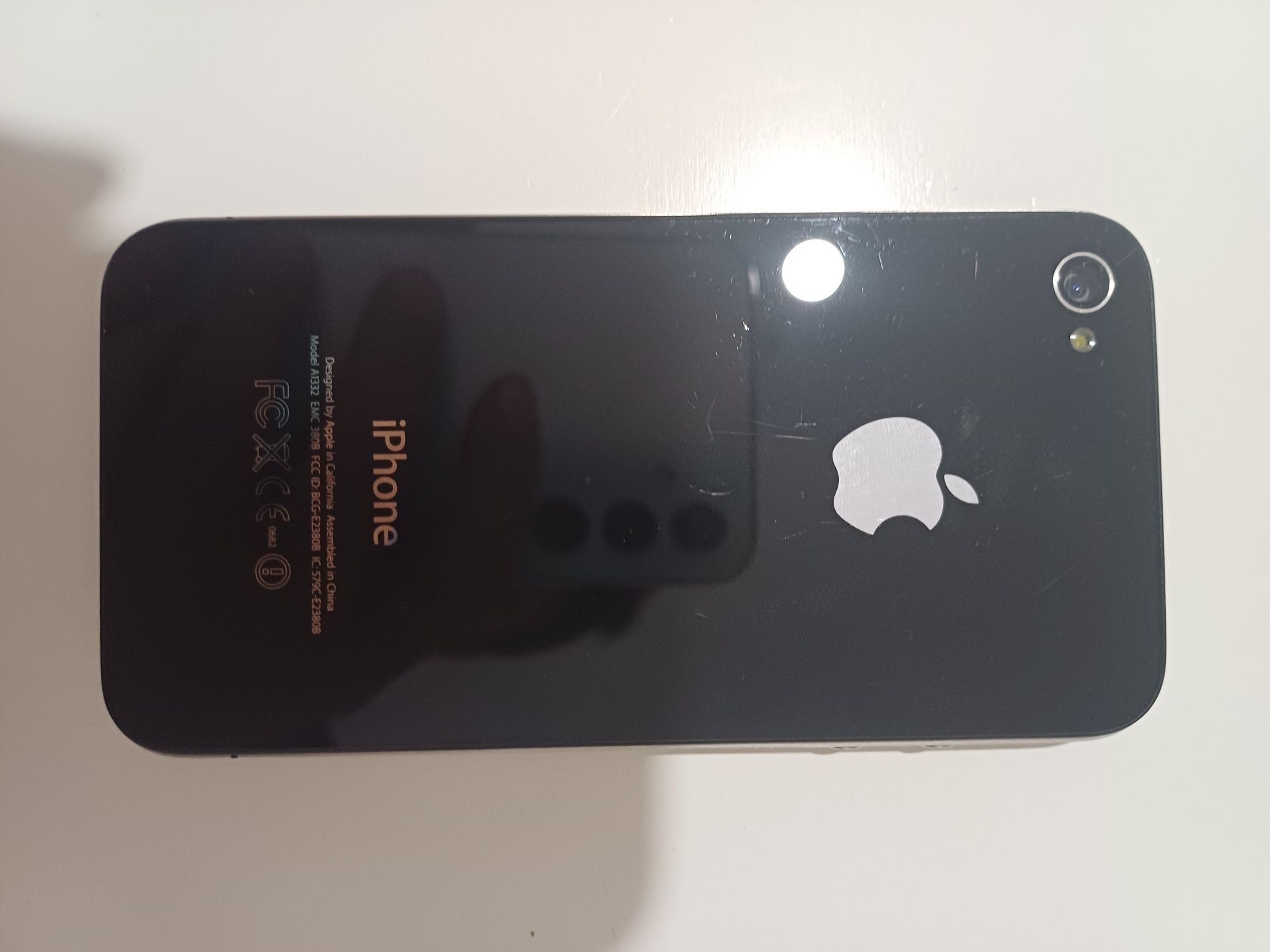 Айфон 4 черен цвят