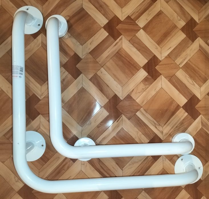 Продам поруни для ванны (новая)