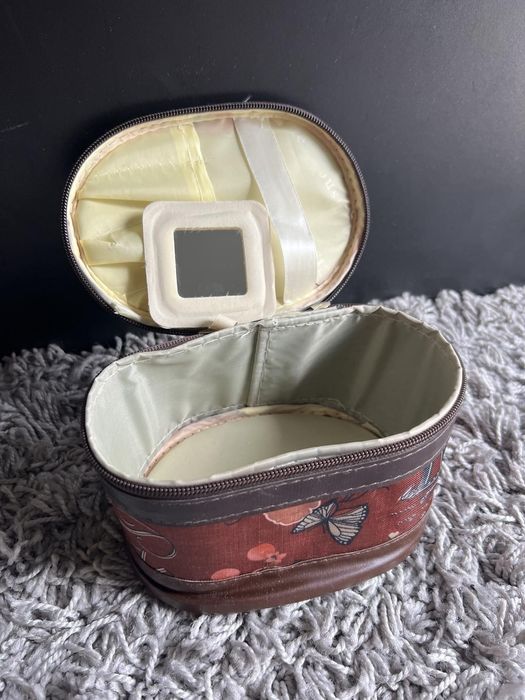 Кутия за бижута с огледало