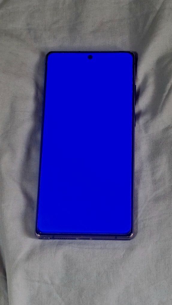 Samsung Galaxy Note 20 в отличном состоянии с чехлом