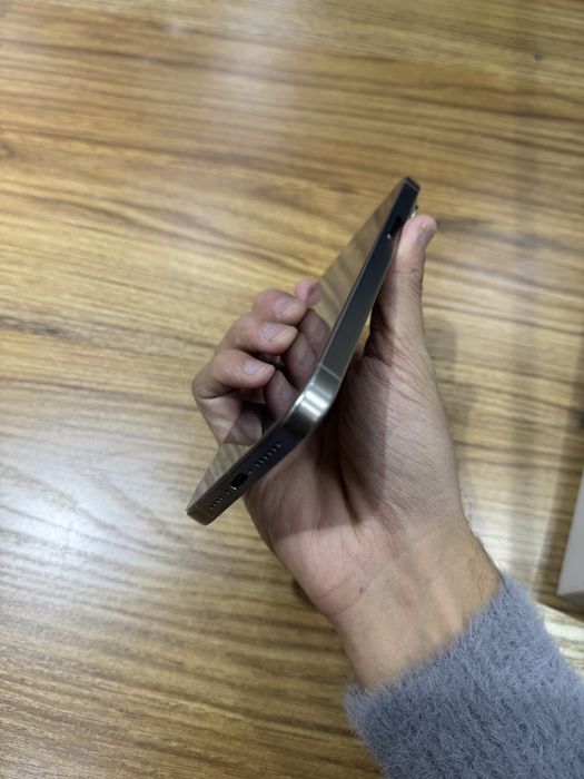 Iphone 15 pro max karopkali