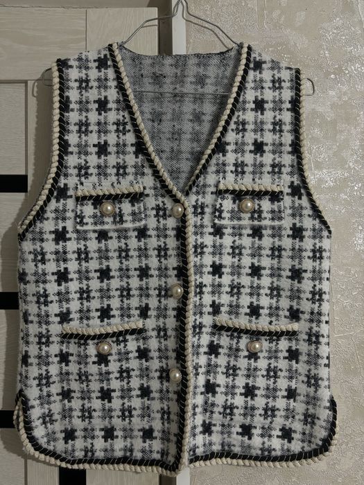 Жилетки новые.