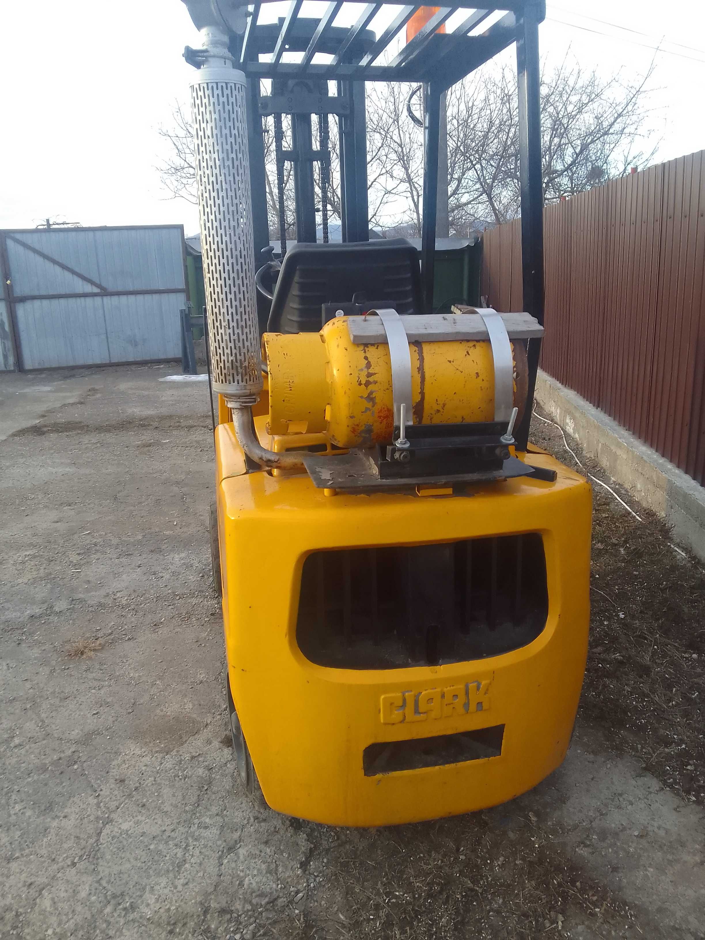 stivuitor 2,5t CLARK GPL