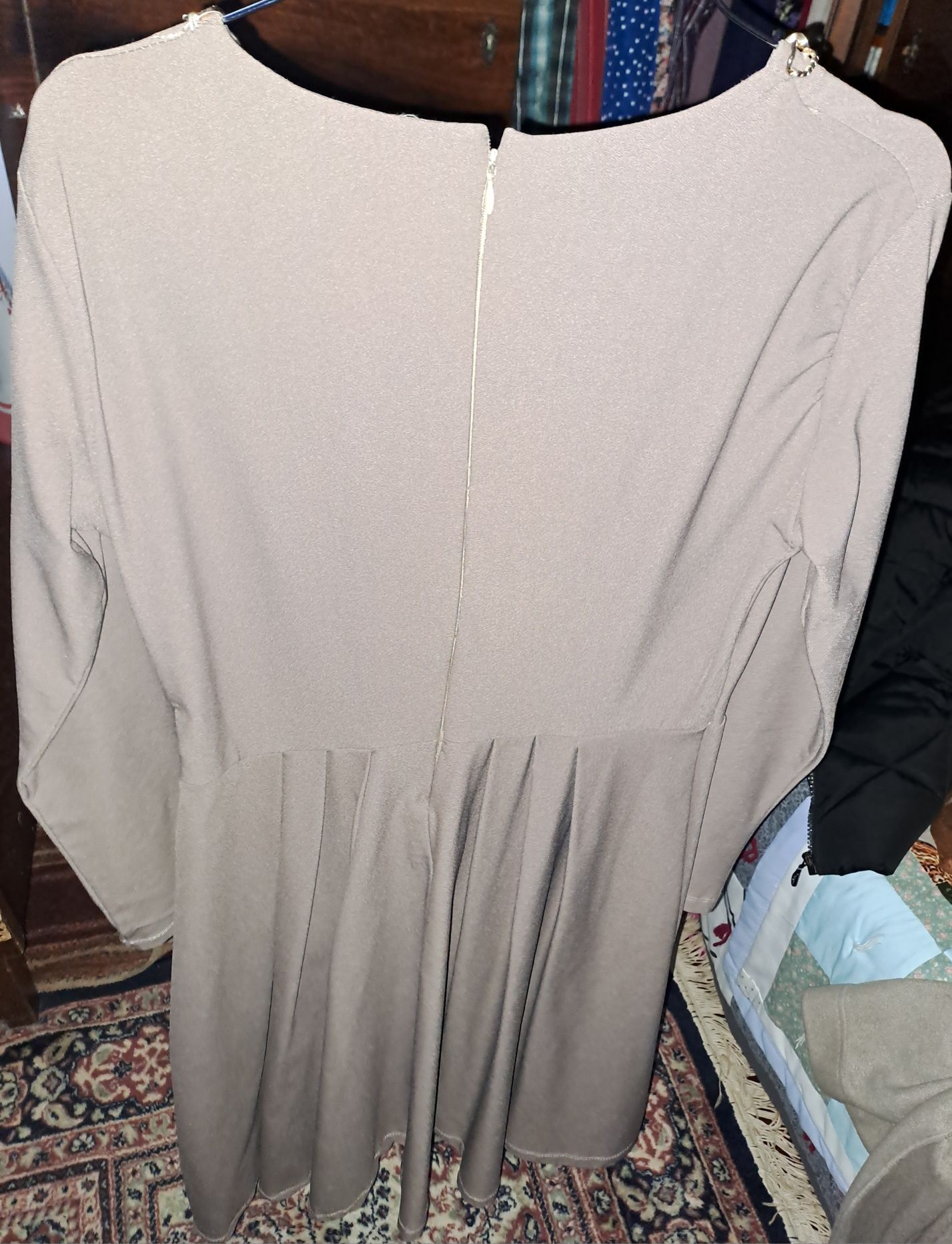 Rochie bej de primăvară