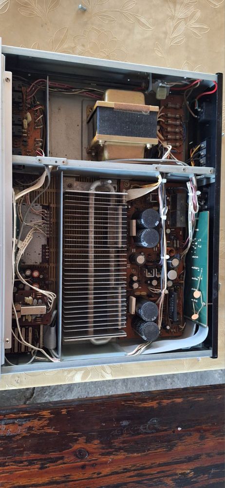 продавам усилвател AKAI  AM-U04