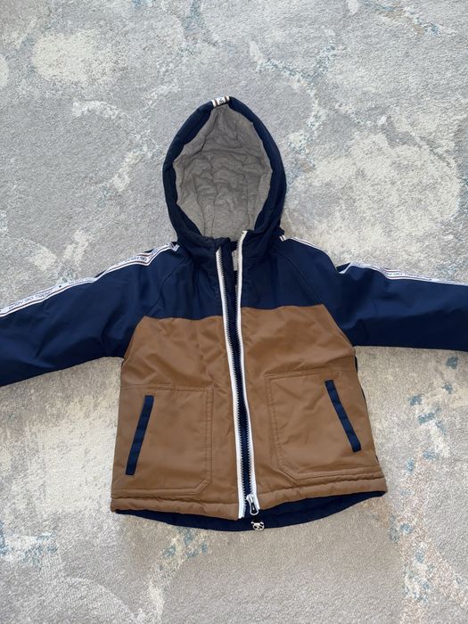 Продам осеннюю куртку для мальчика 3/4 года