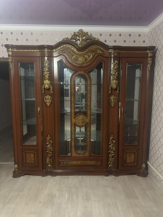 Комод,сервант,кроват,,