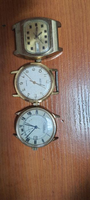 Продавам три стари часовника