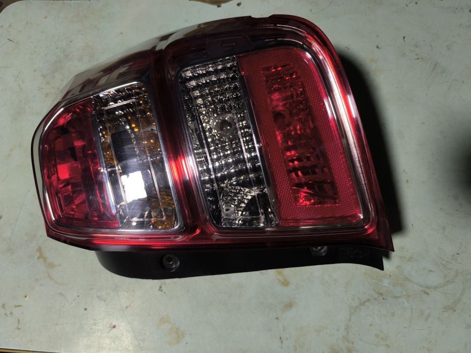 Продам оригинальную фару правую от Кобольта