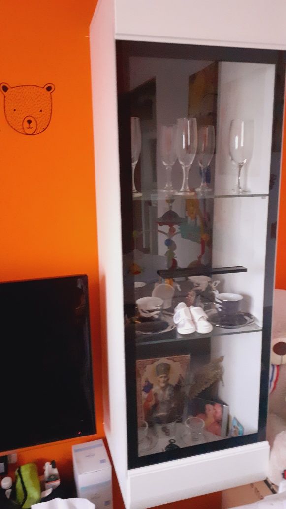 Moblila living alba cu lumini