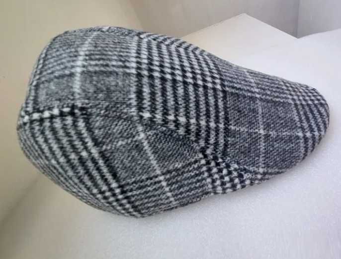 Зимна мъжка шапка с козирка - сива