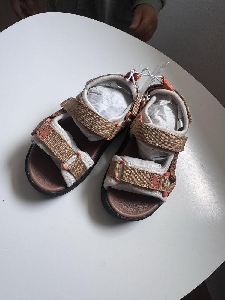Бебешки сандали H&M за момче