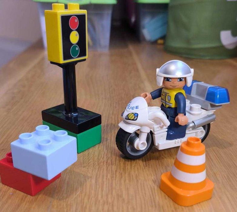 LEGO DUPLO 5679 - Motocicletă de poliție