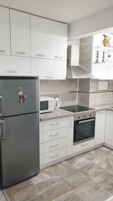 Дава се под наем Двустаен апартамент в Бургас, Възраждане - 52 кв.м за 408 € - Снимка #1