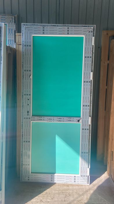 Пластиковые двери.