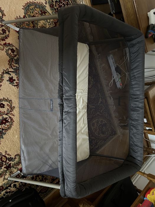 Patut / tarc de călătorie Light de la BabyBjorn
