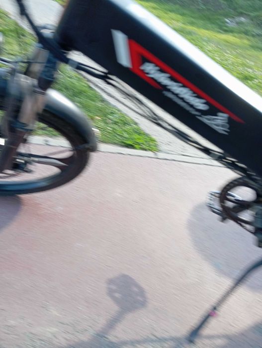 Bicicletă electrică deosebită 2 moduri Accelerație manuală si Asistată