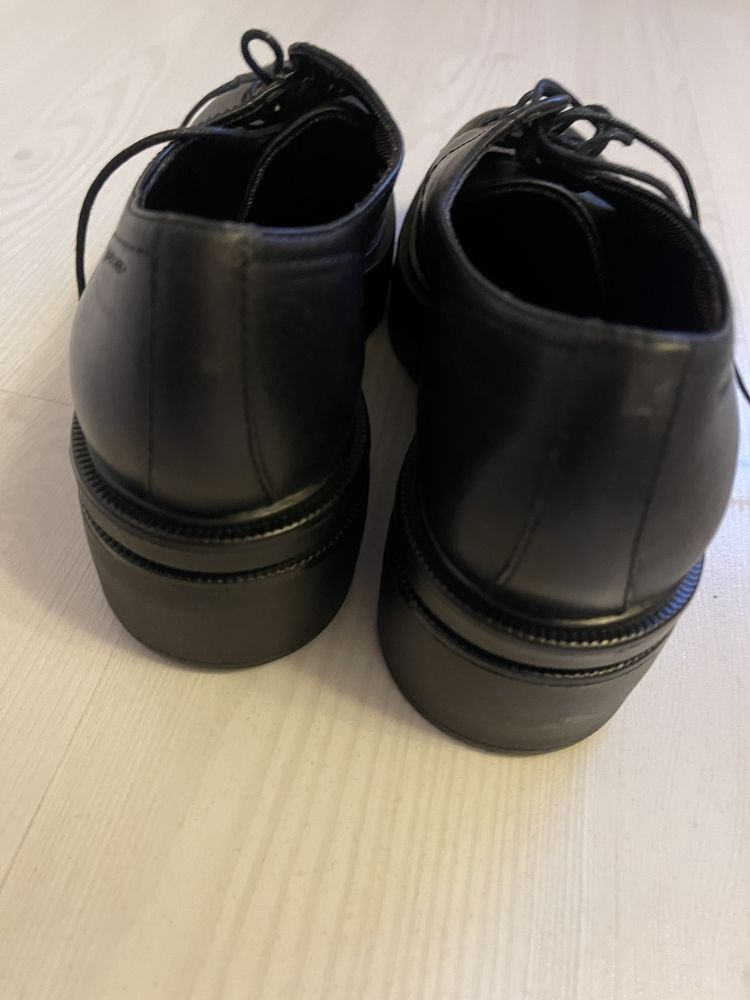 Pantofi eleganti
