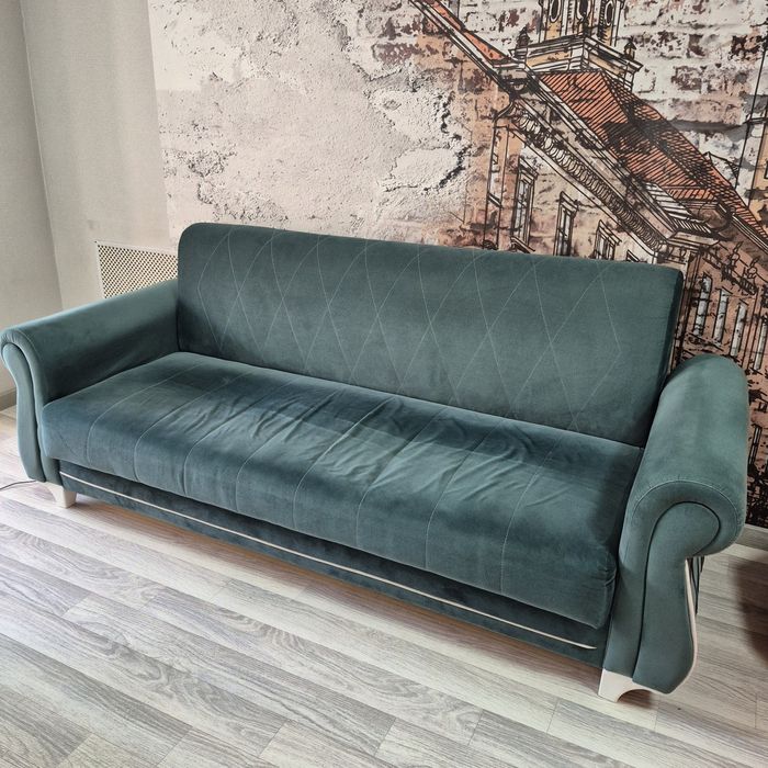 Диван зелёный, раскладной, велюр.