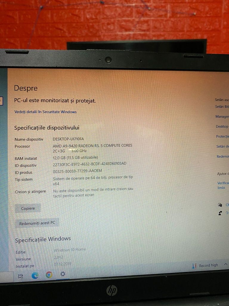 Vând laptop hp gri