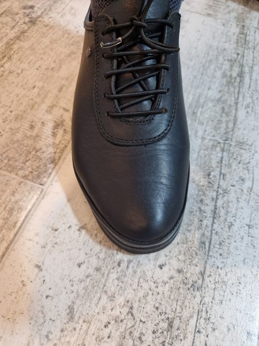 Pantofi negri, piele