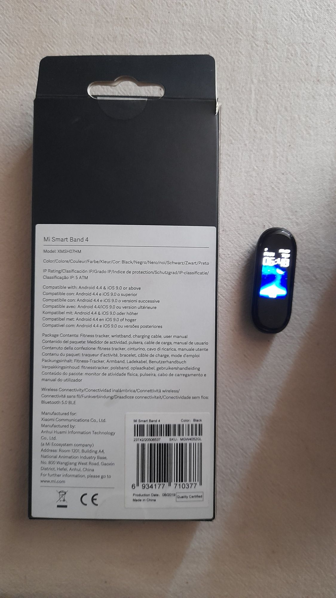 Mi band 4 sotiladi.