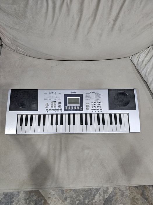 Продам синтезатор