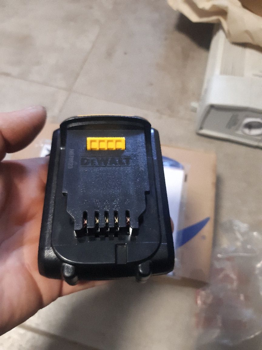 Acumulator Dewalt 18V cu 1.5A noi nouti