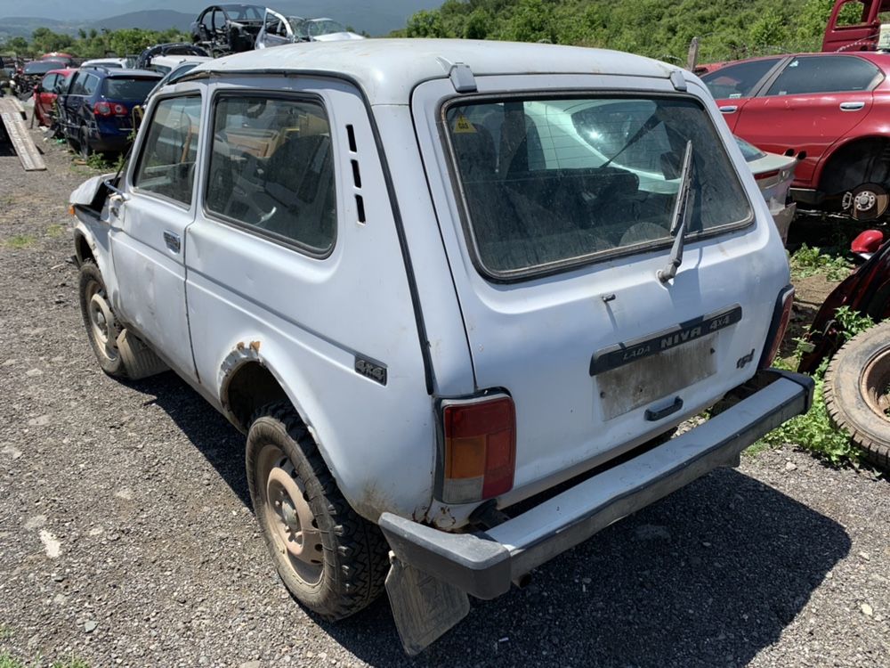 НА ЧАСТИ! Lada Niva 1.7 i 4x4 5 скорости 2006 г. инжекцион, 5 броя