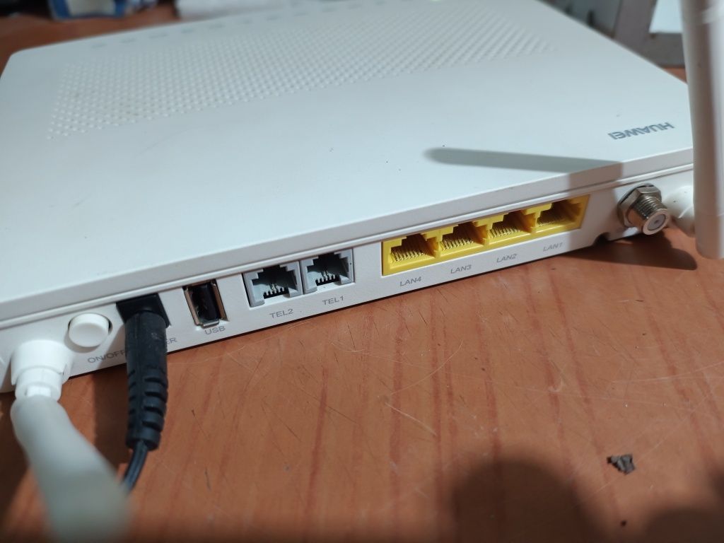 Router huawei cu incarcator