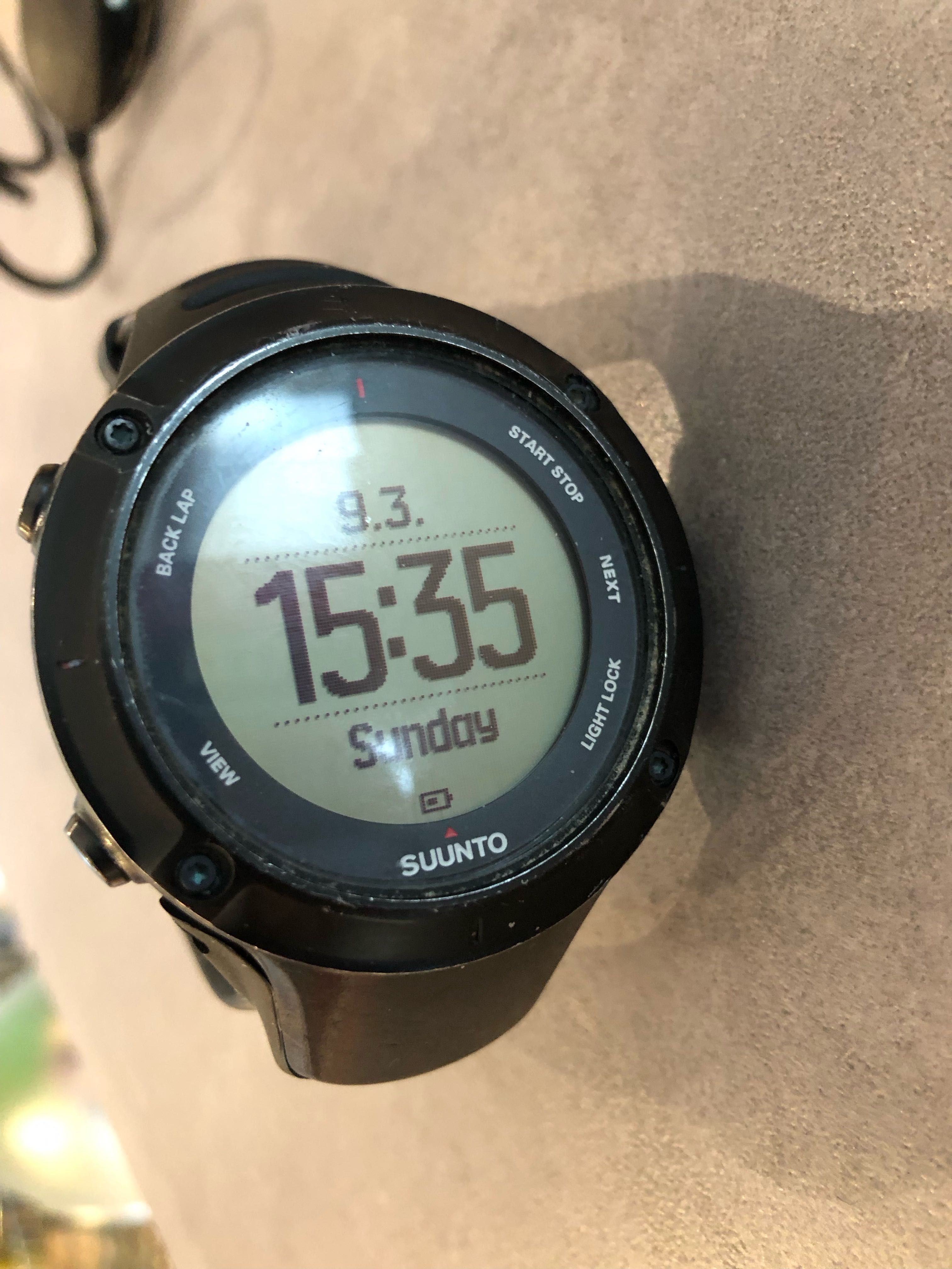 Продавам часовник Suunto Ambit 3