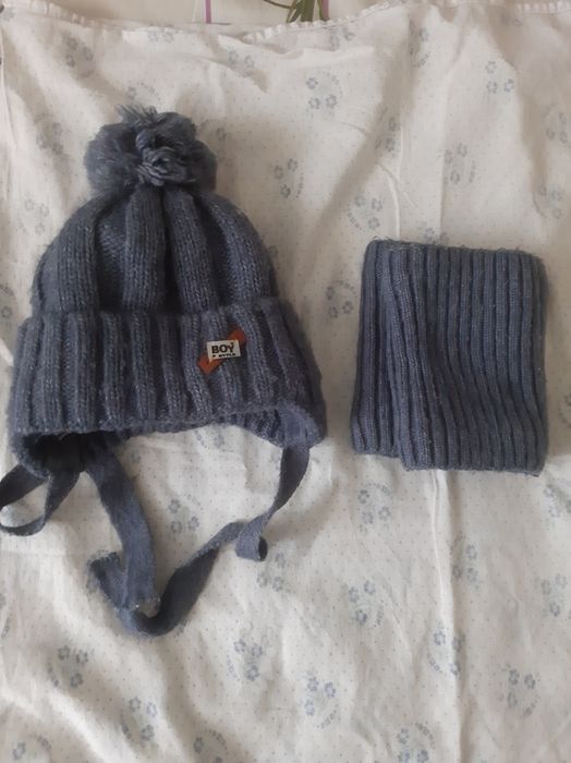 продам зимнюю шапочку с хомутиком