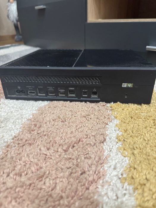 XBOX ONE с 2 безжични джойстика и 15 игри