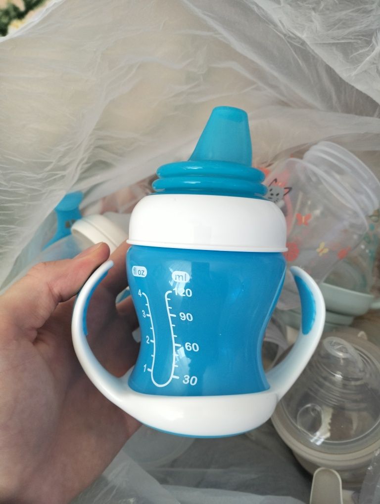 вещи и бутылочки новорожденным детям и до 1 года