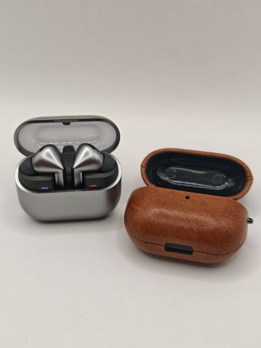 Căști Samsung Buds 3 Pro cu husa de piele